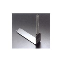 Iron intern retractor blade