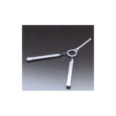 Iron intern retractor blade
