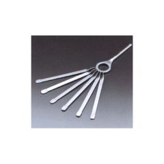 Iron intern retractor blade