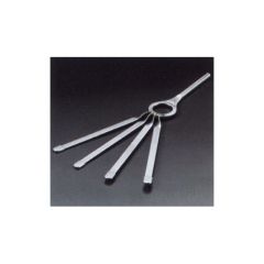 Iron intern retractor blade