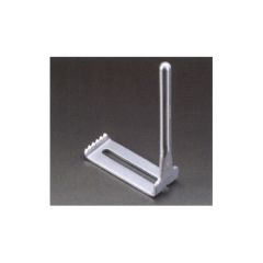 Iron intern retractor blade